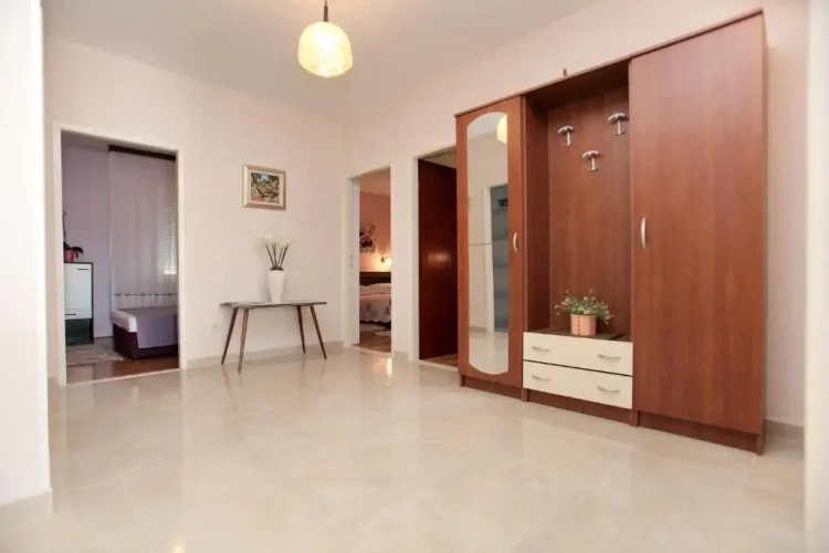 3 Bedrooms Apartment