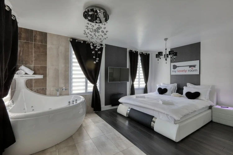 Deluxe Apartment