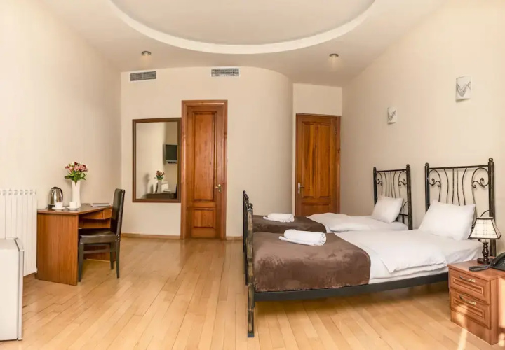 Vaki Hotel