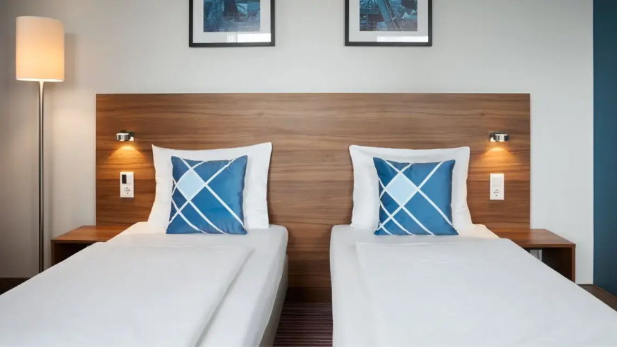 Standard Twin room with city view
