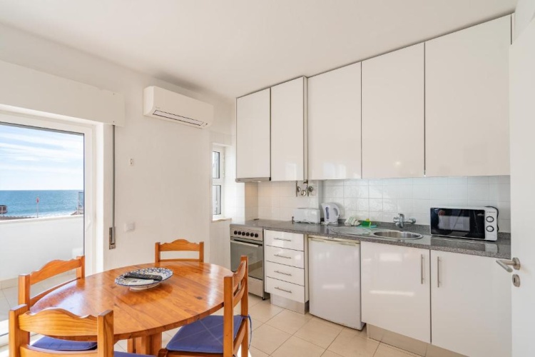 2 Bedrooms Apartment with sea view