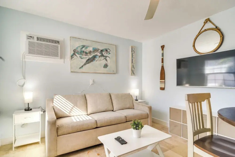 Apartment w/ Easy Access to Indian Rocks Beach!
