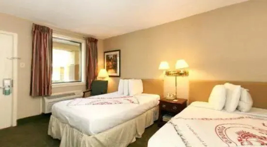 Econo Lodge  Inn & Suites