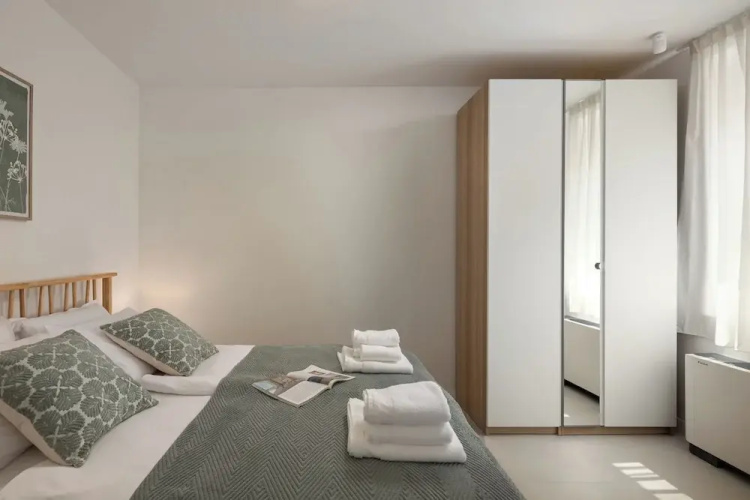 Desamani 975 Apartments