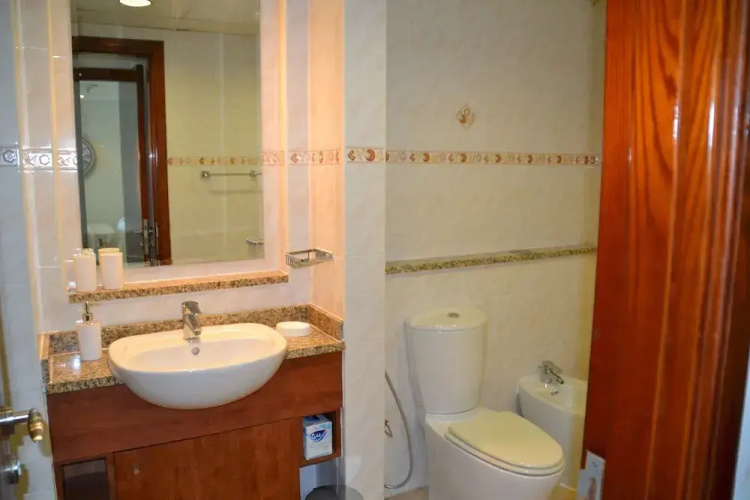 Delightful Lake View 1 Bedroom in JLT