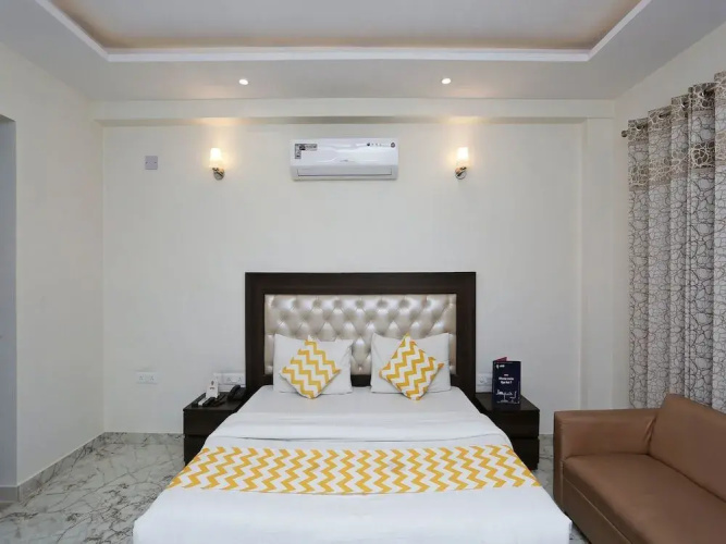 OYO 14482 Live Inn