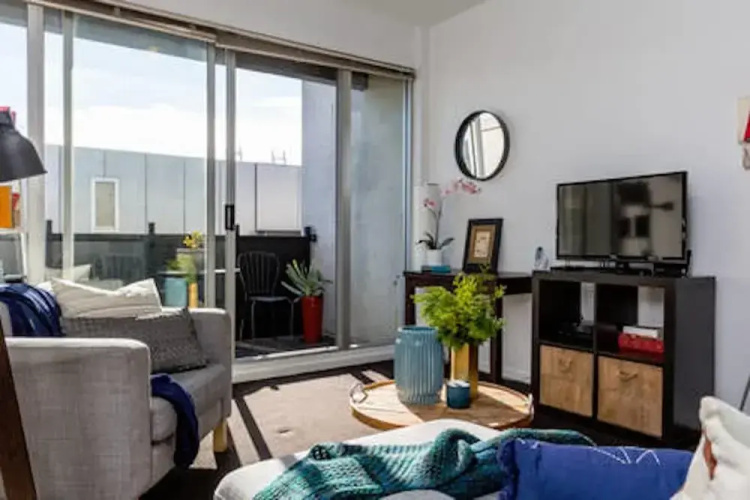 Mika, 2bdr Fitzroy pad With Secure Parking