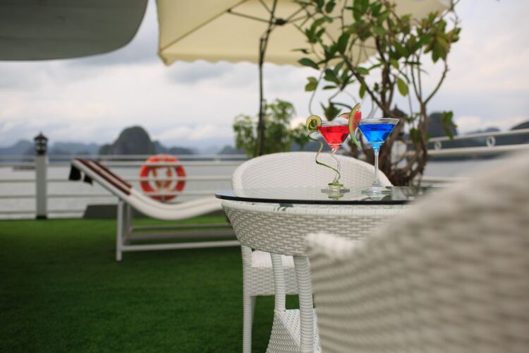 Halong Silversea CruiseOver view