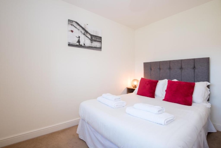 2 Bedrooms Apartment