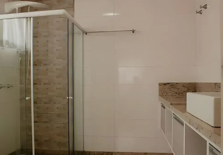 Casa com piscina 5 suites 1 quarto e AC