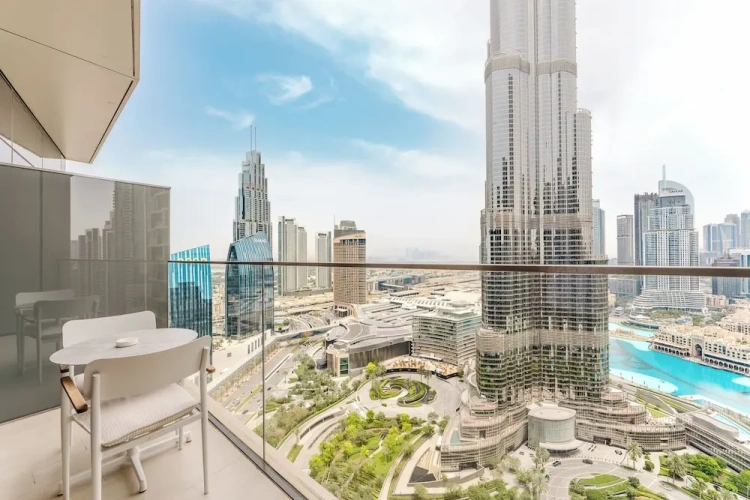 3 Bedrooms Luxury Apartment with balcony and with city view