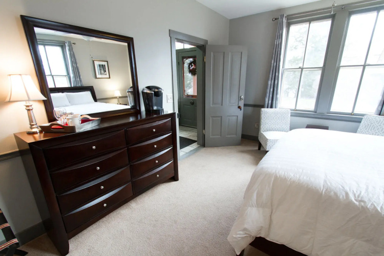 Captain Wohlt Inn Bed & Breakfast