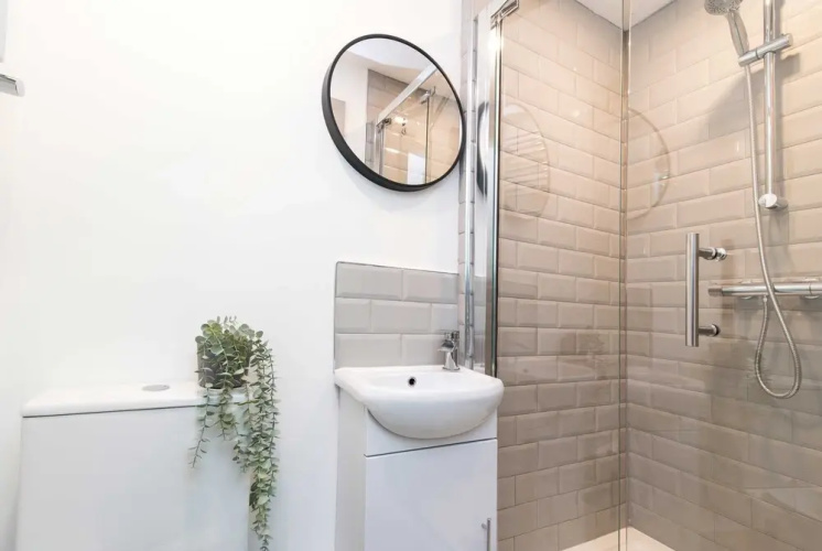 OnPoint - Large 6 Bed House With Parking