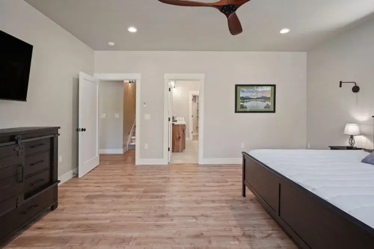 110 Crane 5 Bedroom Home by RedAwning