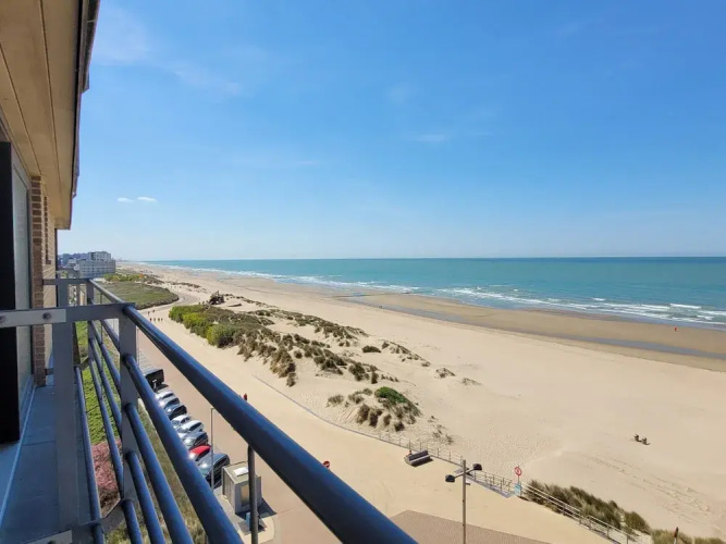 Sea View Apartment by Beach