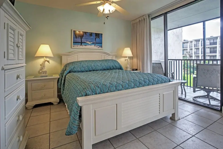 Sanibel Island Studio: Pool Access, Walk to Beach