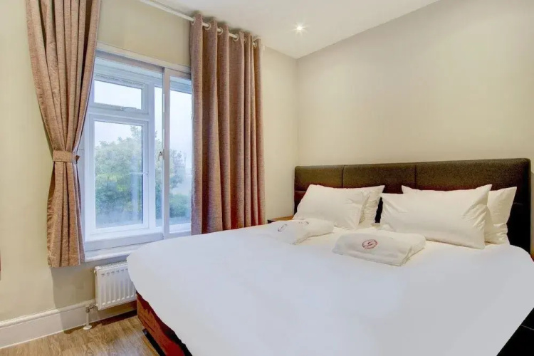 Gissons Hotel by OYO Rooms