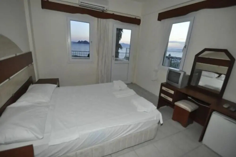 Ado Beach Hotel