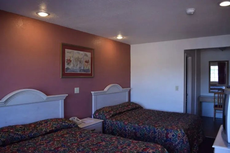 Capri Motel