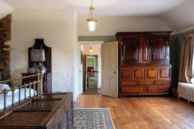 Stunning 4BD Home in Worcestershire