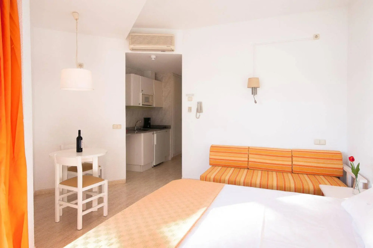 Universal Aparthotel Elisa