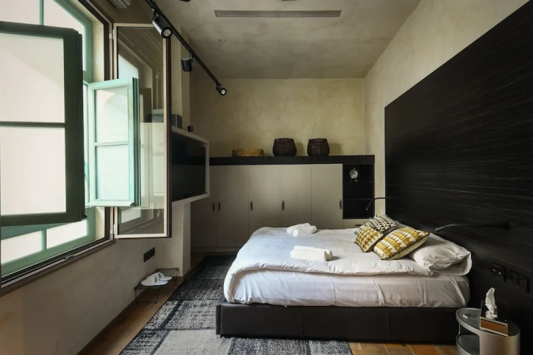 Apartment with balcony