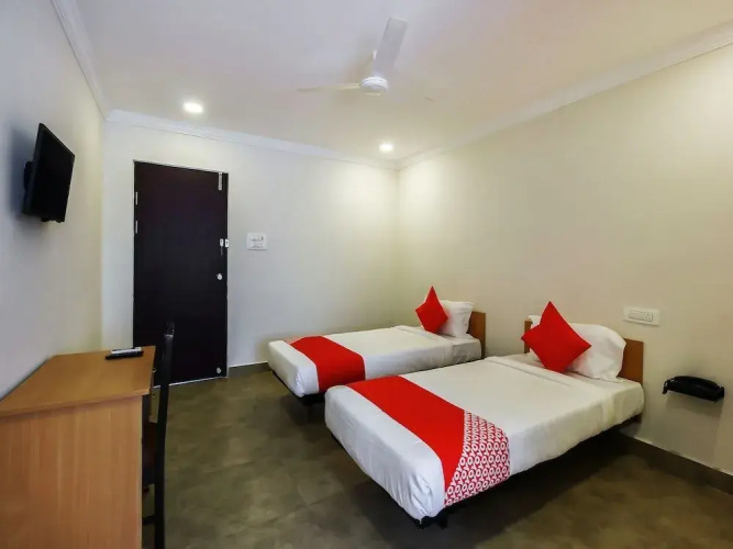 OYO Flagship 13544 Sri Sai Nilayam