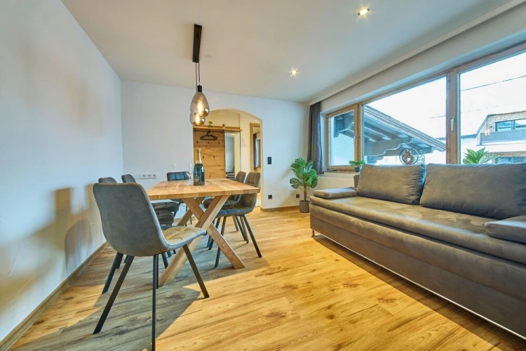 2 Bedrooms Classic Apartment with balcony