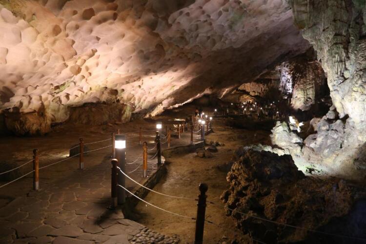 Halong Silversea CruiseOver view