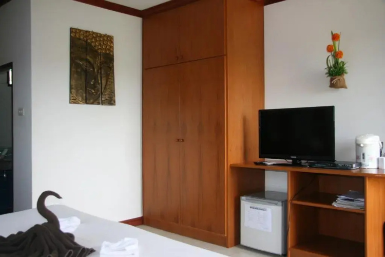 Baan Chayna Hotel