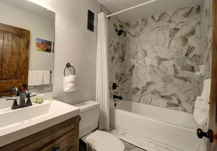 Be306a Bridge End Hotel Room 1 Bedroom Condo