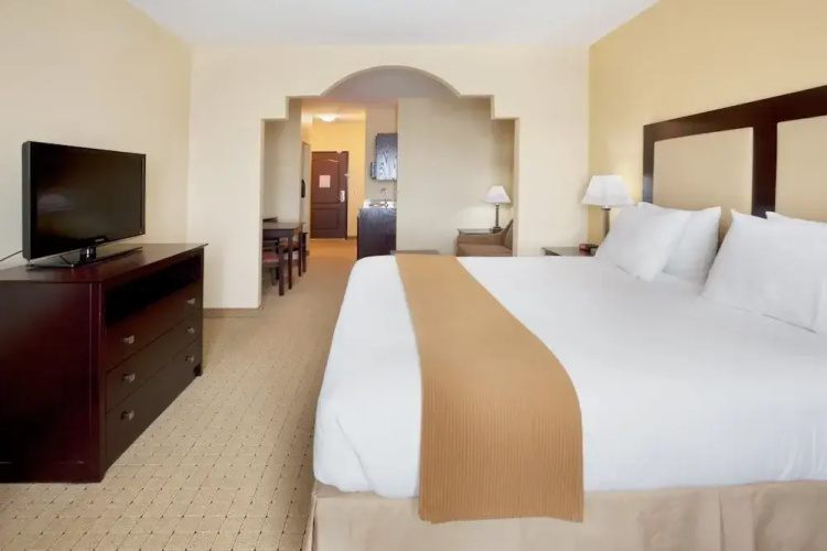 Holiday Inn Express & Suites Georgetown