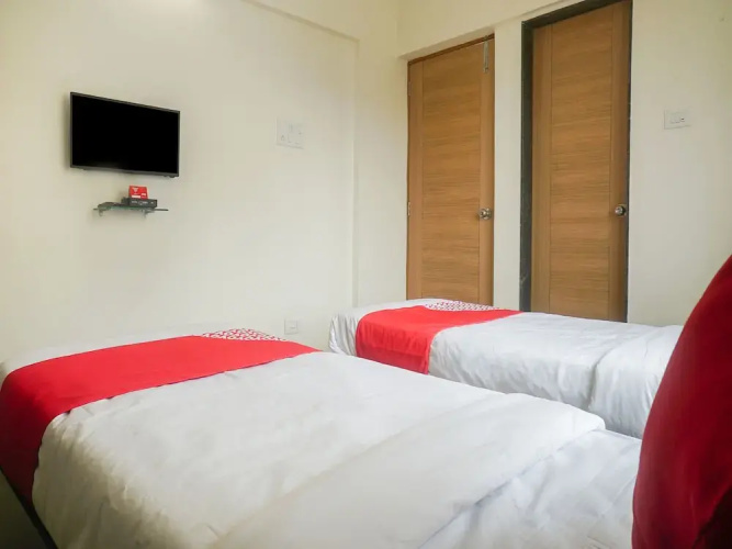 OYO 16570 I Suite
