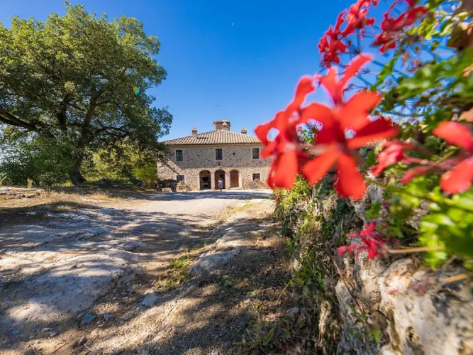 Secluded Apartment in Rapolano Terme with Garden