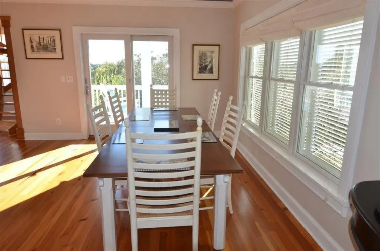 727 Twelve Oaks 4 Br Home by RedAwning