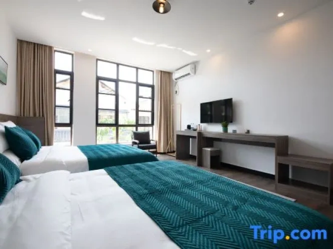 Deluxe Twin Family room