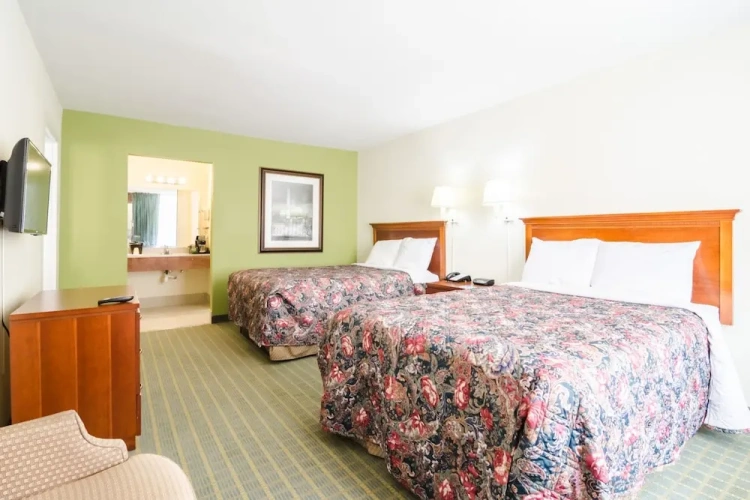 Quadruple Family Suite