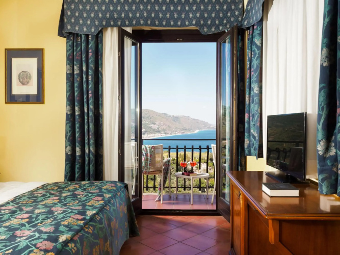 Hotel Sirius