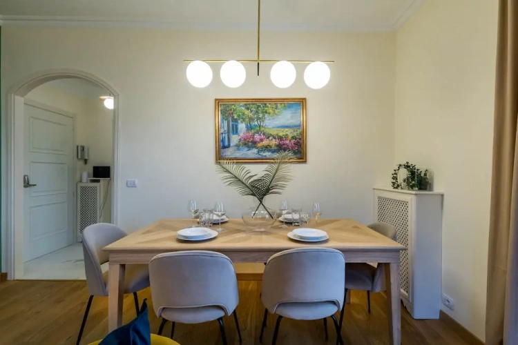 2 Bedrooms Apartment