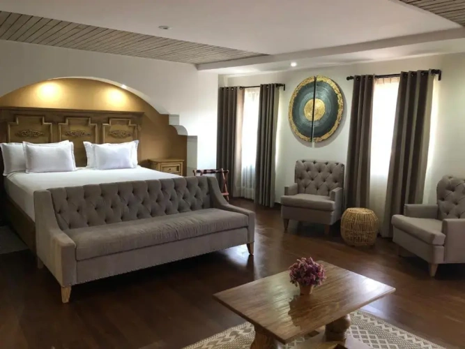 Deluxe Suite