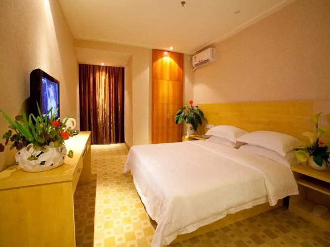 Hawks Holiday Hotel