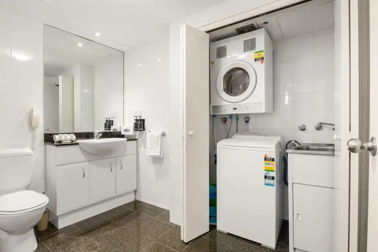 Contemporary 1-bed First Floor Unit With Pool