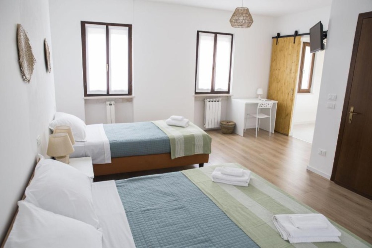 Standard Triple room