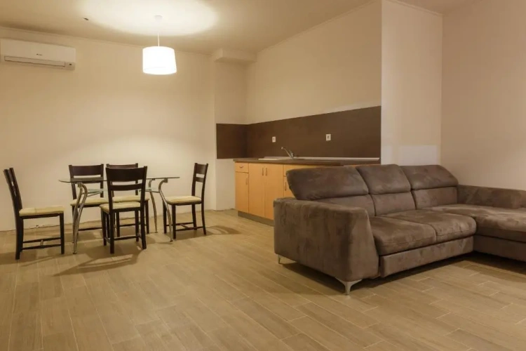 2 Bedrooms Apartment