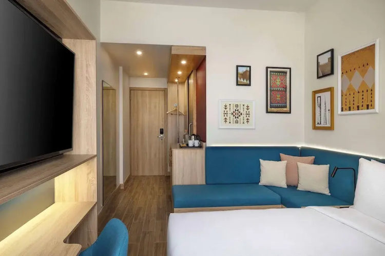 Hampton By Hilton Neom Community 2