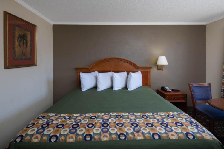 Standard Sextuple room