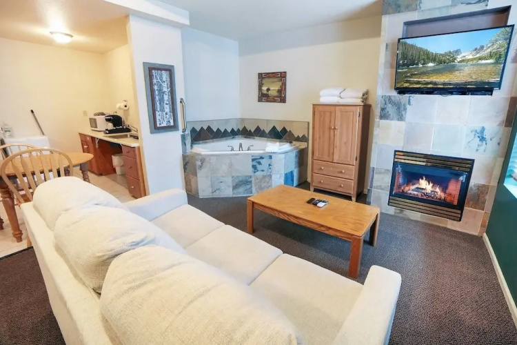 Fawn Valley Inn: 104 Condo