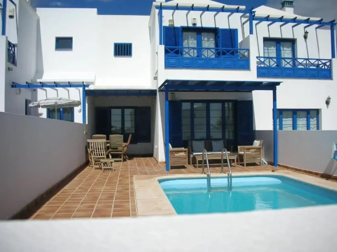 3 Bedrooms Villa