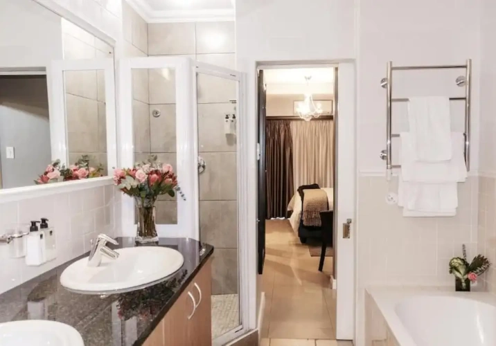 2 Bedrooms Apartment with city view