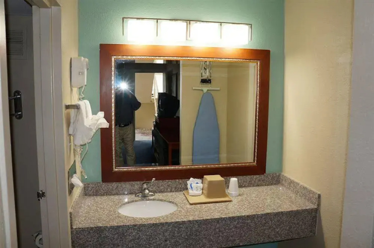 Super Inn And Suites